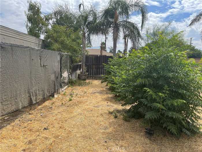 photo 2: 3865 Ln Fox Tail, Jurupa Valley CA 92509