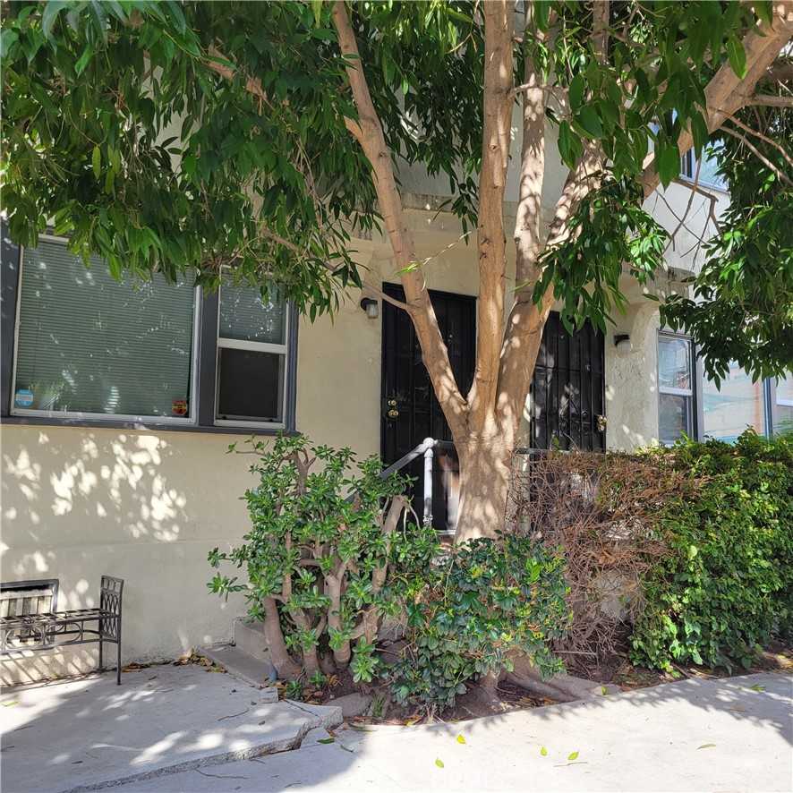 photo 3: 387 Freeman Avenue, Long Beach CA 90814