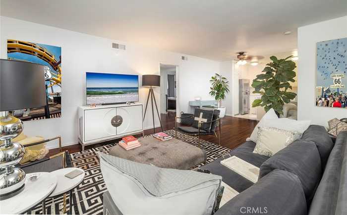 photo 2: 1101 Lincoln Boulevard, Santa Monica CA 90403