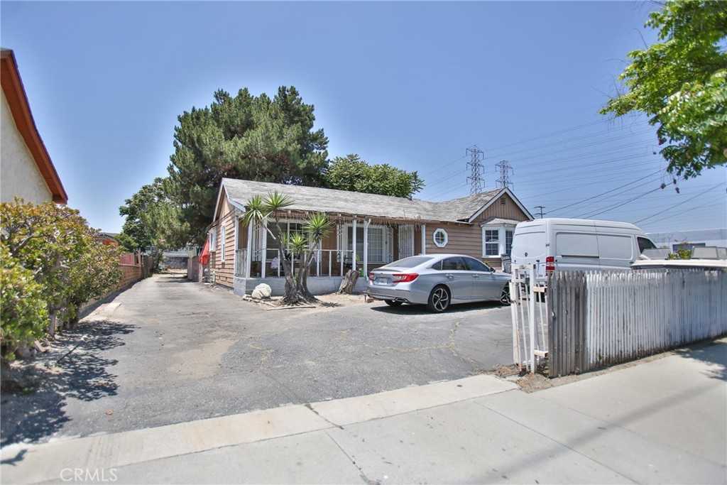 photo 3: 6819 Cherry Avenue, Long Beach CA 90805