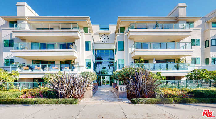 photo 1: 951 Ocean Avenue Unit 102, Santa Monica CA 90403