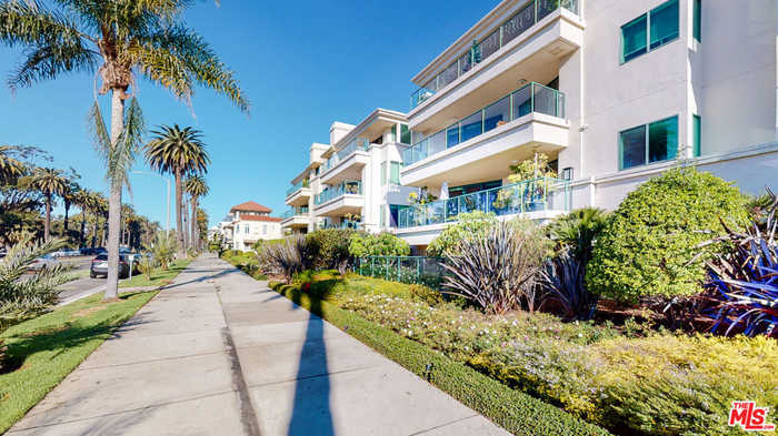 photo 2: 951 Ocean Avenue Unit 102, Santa Monica CA 90403