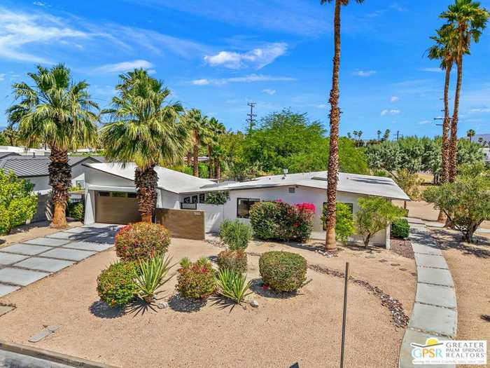 photo 1: 550 E Miraleste Court, Palm Springs CA 92262