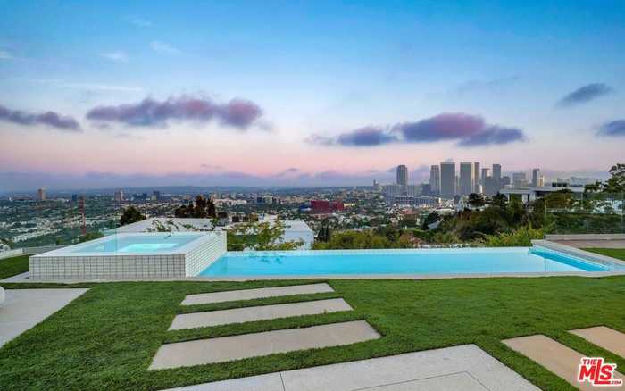 photo 2: 8515 Hedges Way, Los Angeles CA 90069