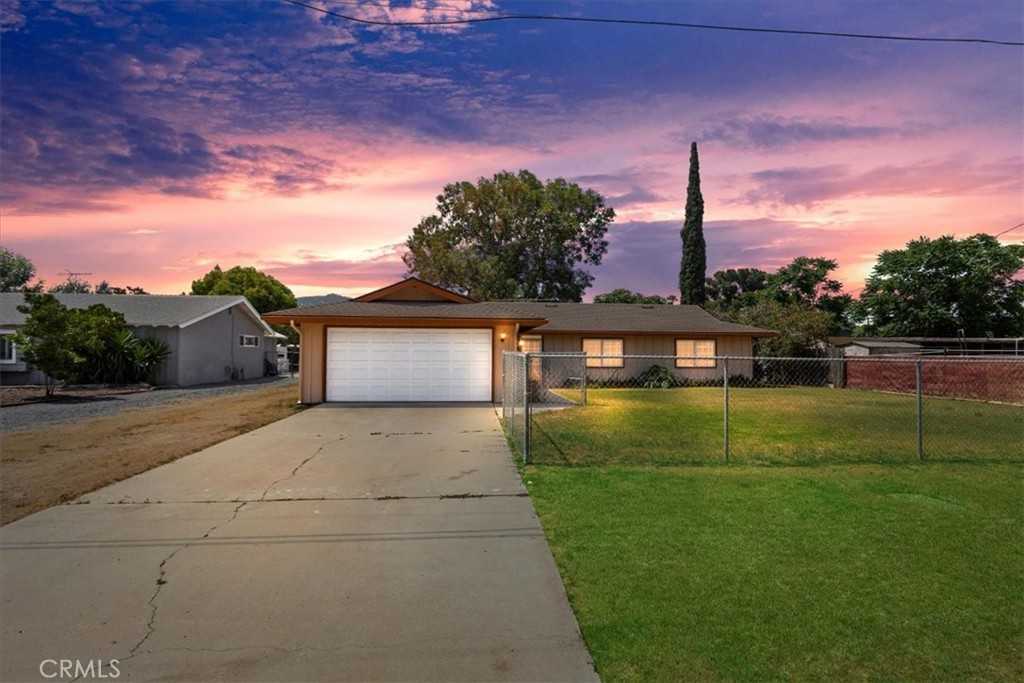 photo 1: 678 Winchester Drive, Norco CA 92860