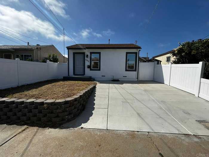 photo 1: 405 Park Way, Chula Vista CA 91910