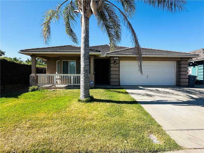 photo 1: 595 Brittany Way, Merced CA 95341