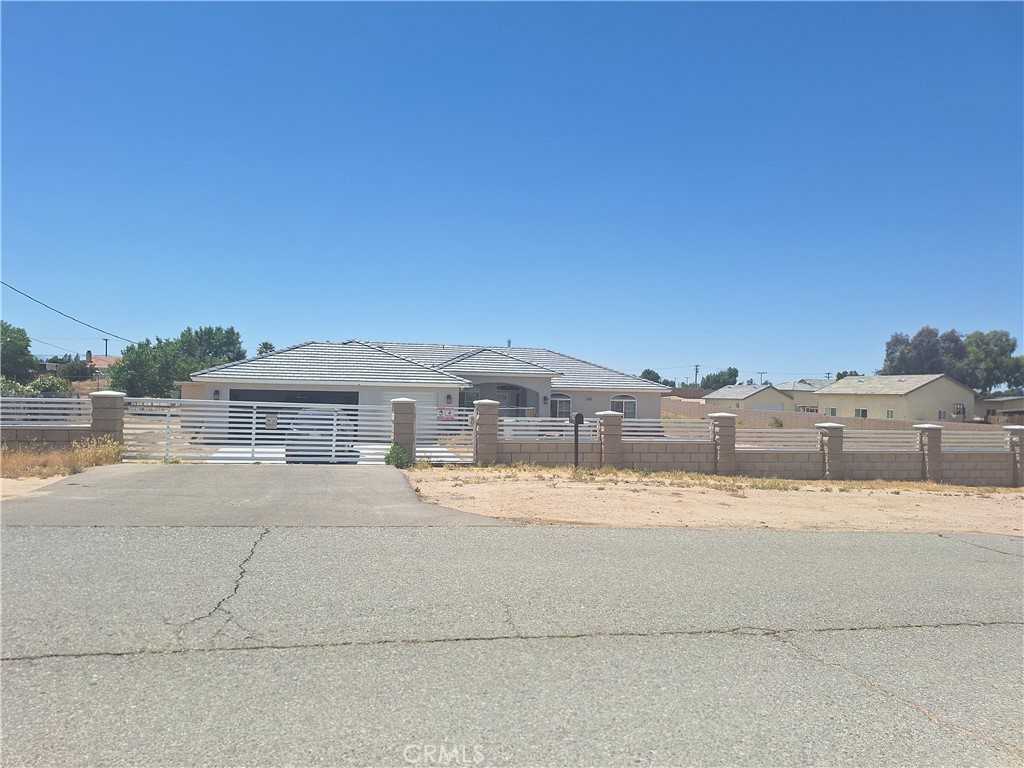 photo 3: 10380 10th Avenue, Hesperia CA 92345