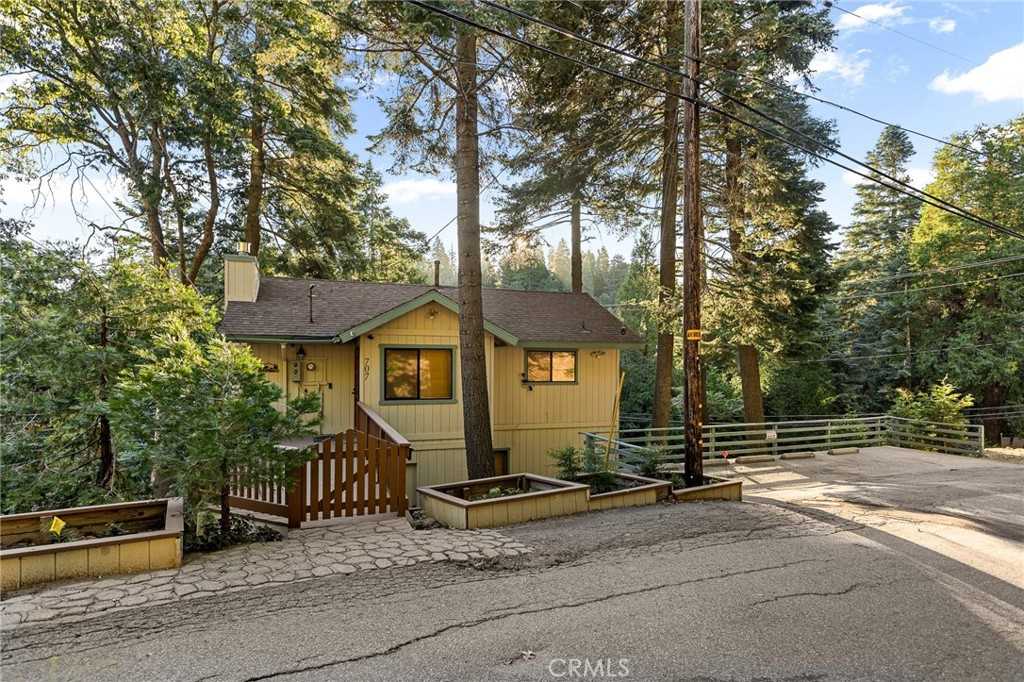 photo 1: 707 Virginia Court, Lake Arrowhead CA 92352