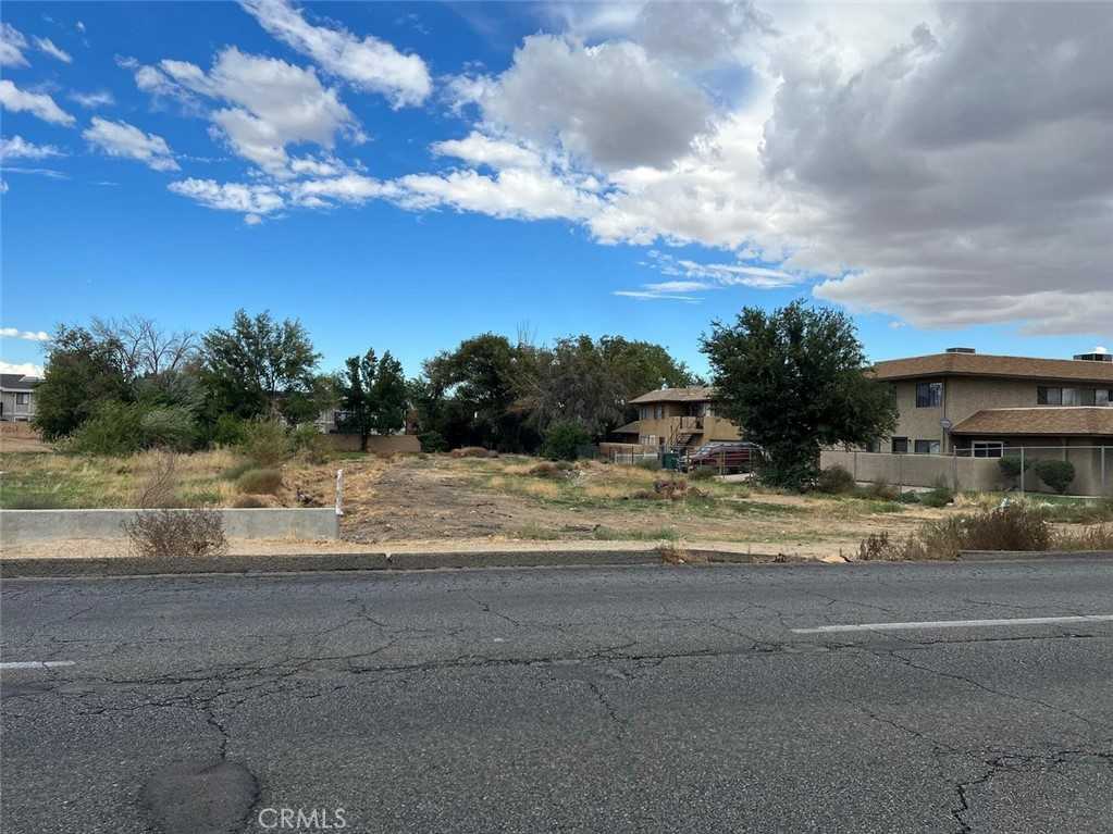 photo 2: 1 Avenue R, Palmdale CA 93591