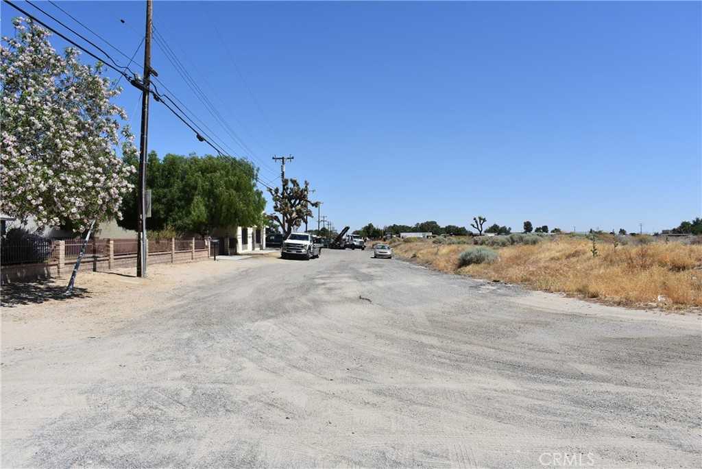 photo 1: 300 E Avenue L-8, Lancaster CA 93535