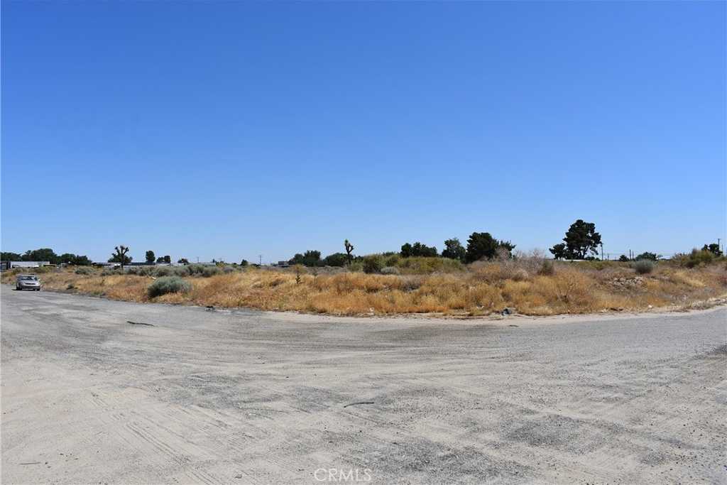 photo 3: 300 E Avenue L-8, Lancaster CA 93535