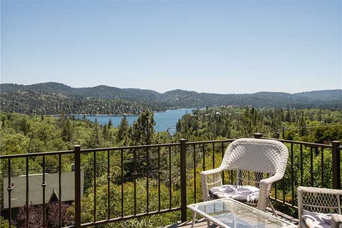 photo 1: 1245 Yosemite Drive, Lake Arrowhead CA 92352