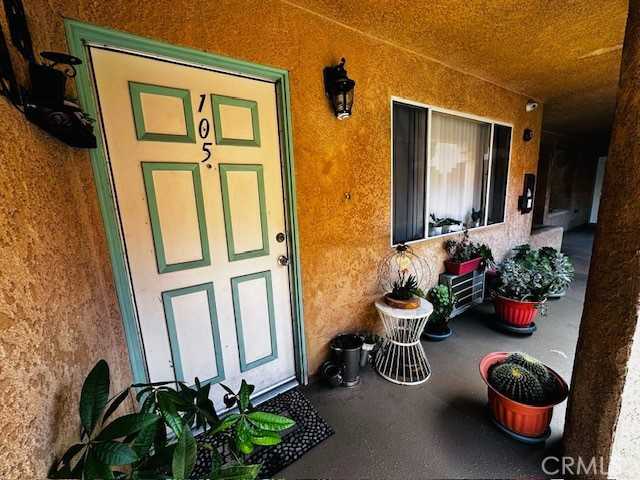 photo 3: 6100 Rugby Avenue Unit 105, Huntington Park CA 90255