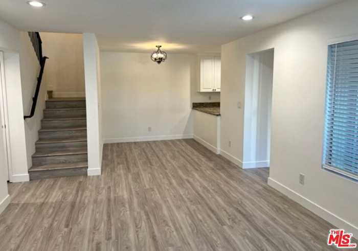 photo 2: 18506 Mayall Street, Northridge CA 91324