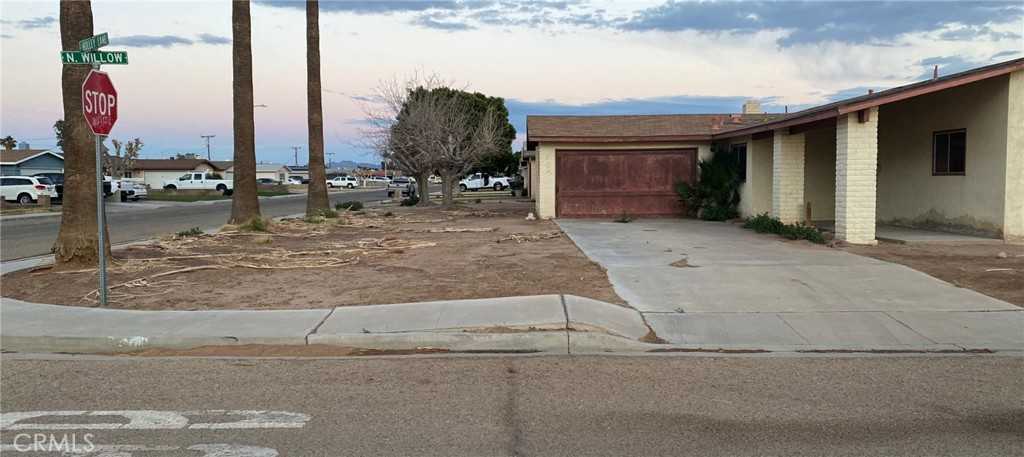 photo 1: 660 Holley Lane, Blythe CA 92225