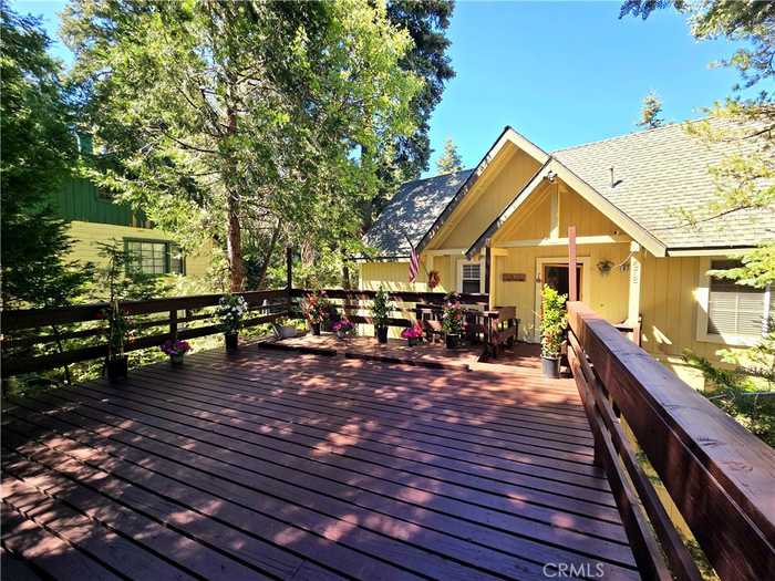 photo 1: 678 Buckingham, Lake Arrowhead CA 92352