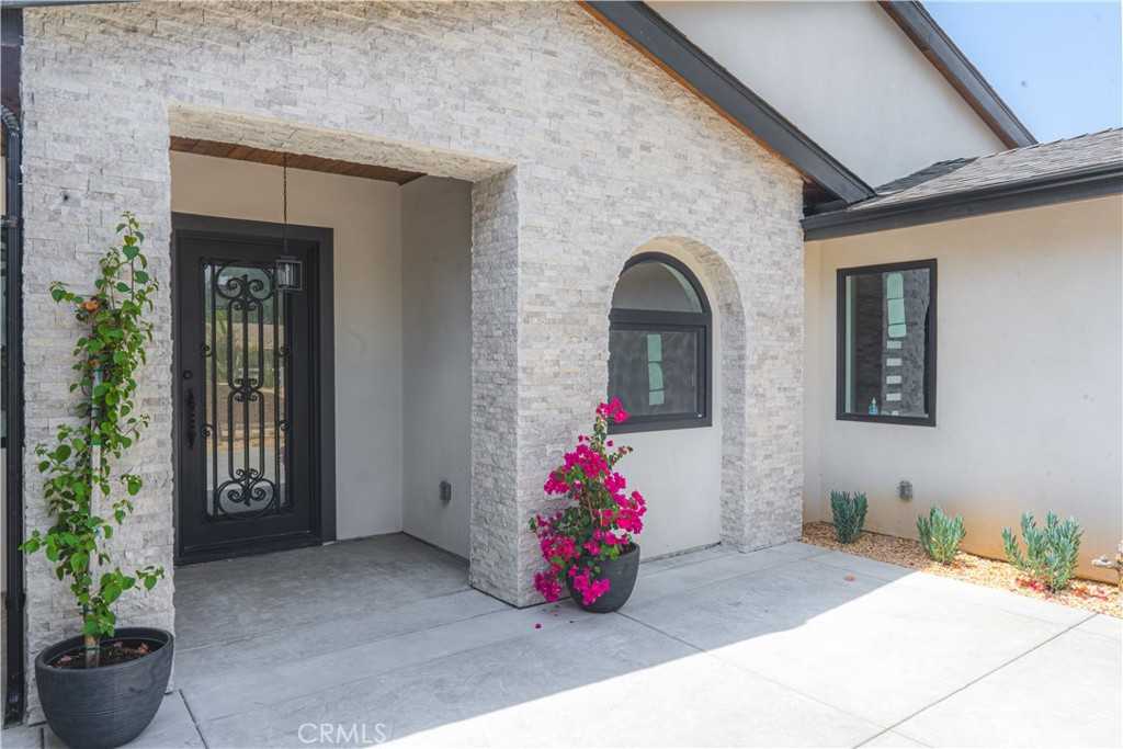 photo 2: 20248 Princeton Avenue, Riverside CA 92507