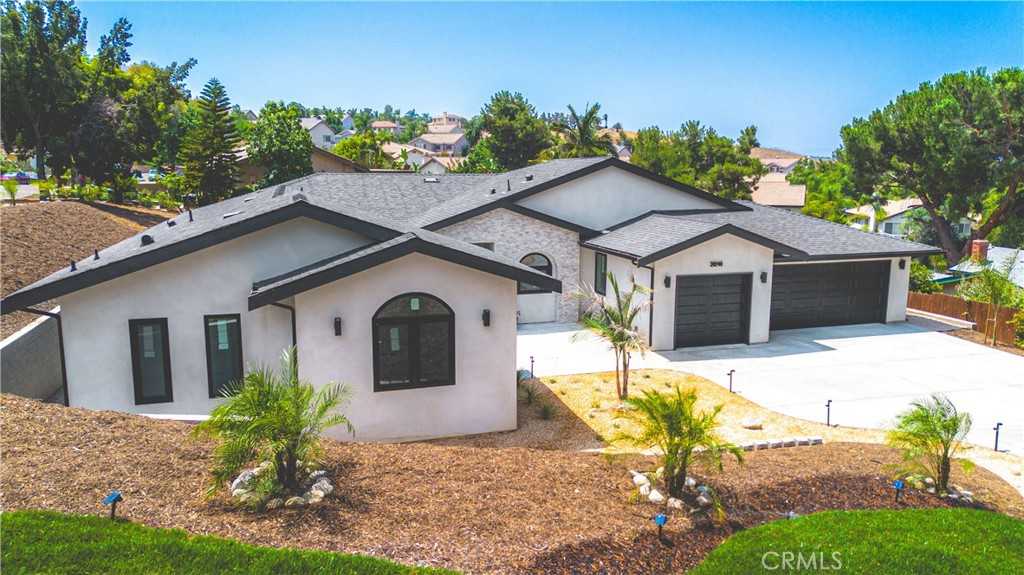 photo 3: 20248 Princeton Avenue, Riverside CA 92507