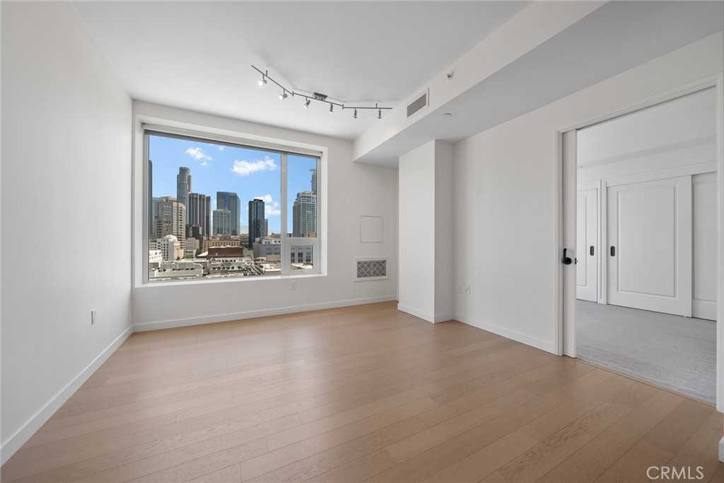 photo 2: 1050 S Grand Avenue Unit 1208, Los Angeles CA 90015