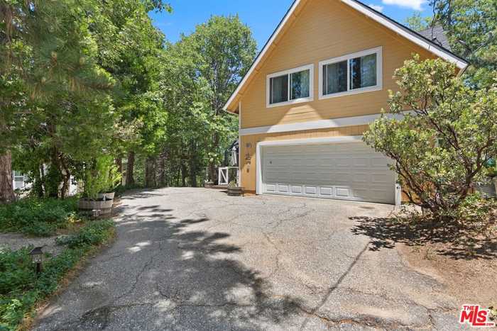 photo 2: 28126 Geneva Lane, Lake Arrowhead CA 92352