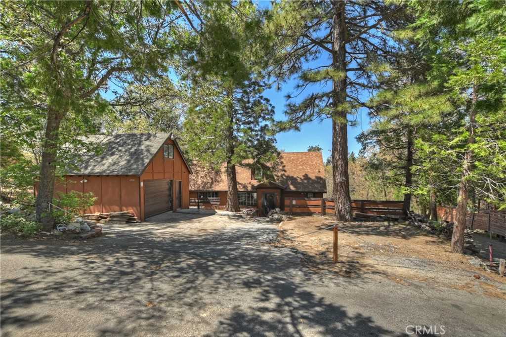 photo 1: 27618 Weirwood Drive, Lake Arrowhead CA 92352