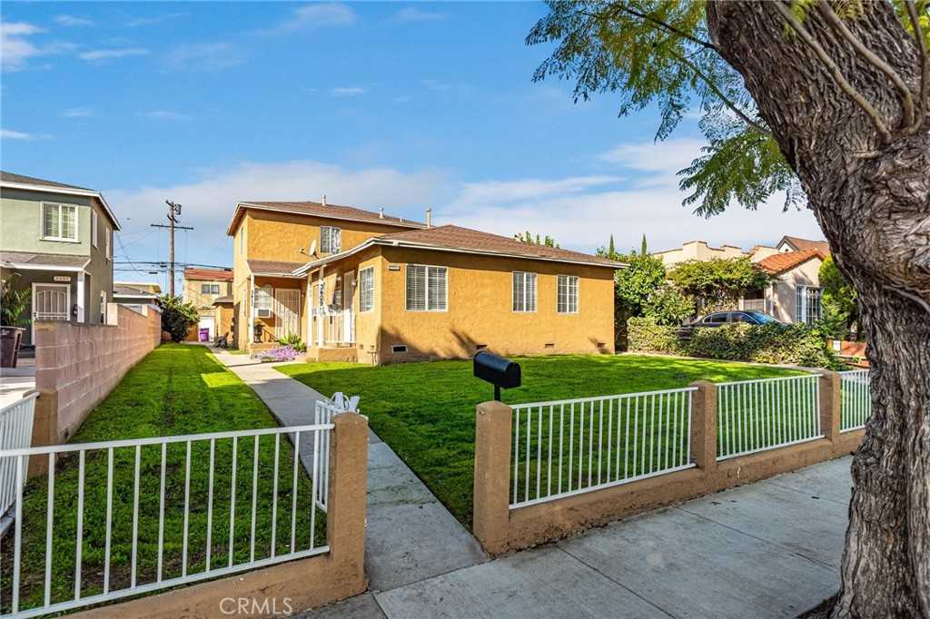 photo 2: 3409 Walnut Avenue, Long Beach CA 90807