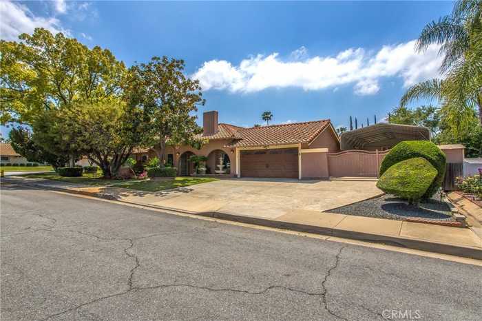 photo 2: 12 Rainier Court, Redlands CA 92374