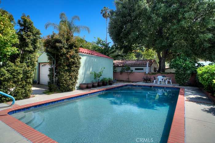 photo 2: 2450 Sleepy Hollow Drive, Glendale CA 91206