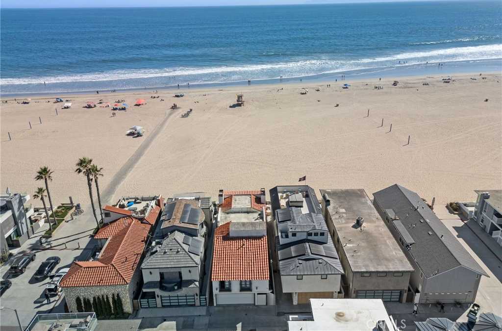 photo 3: 6804 West Oceanfront, Newport Beach CA 92663