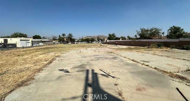 photo 3: 3715 Avalon Street, Jurupa Valley CA 92509