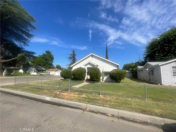 photo 1: 320 Sonoma Avenue, Chowchilla CA 93610