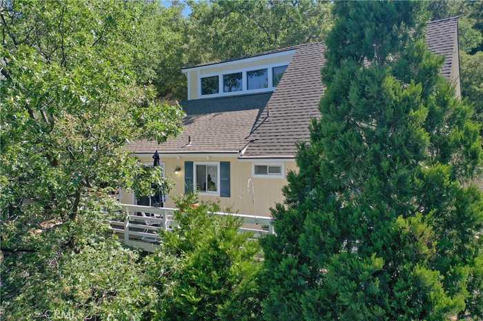 photo 1: 1127 Yukon Drive, Lake Arrowhead CA 92352