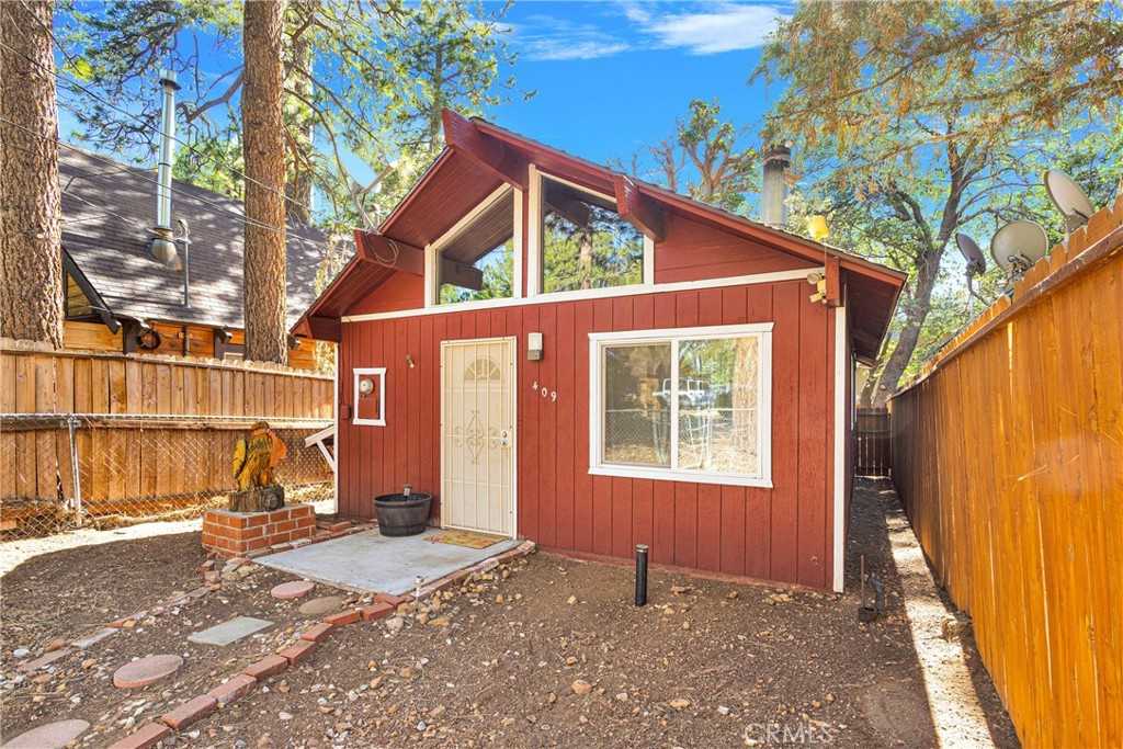 photo 1: 409 Wabash Lane, Sugarloaf CA 92386