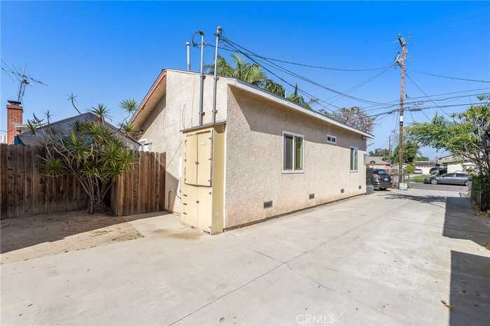 photo 2: 6703 Vinevale Avenue, Bell CA 90201