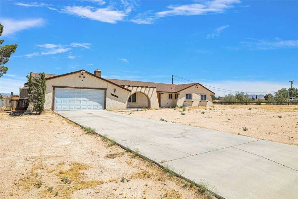 photo 1: 2581 Country Club Drive, Barstow CA 92311