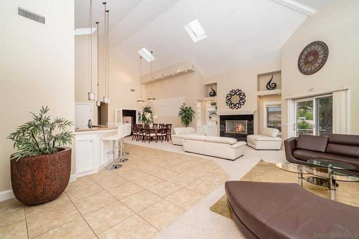 photo 1: 4004 Millagra Dr, Fallbrook CA 92028