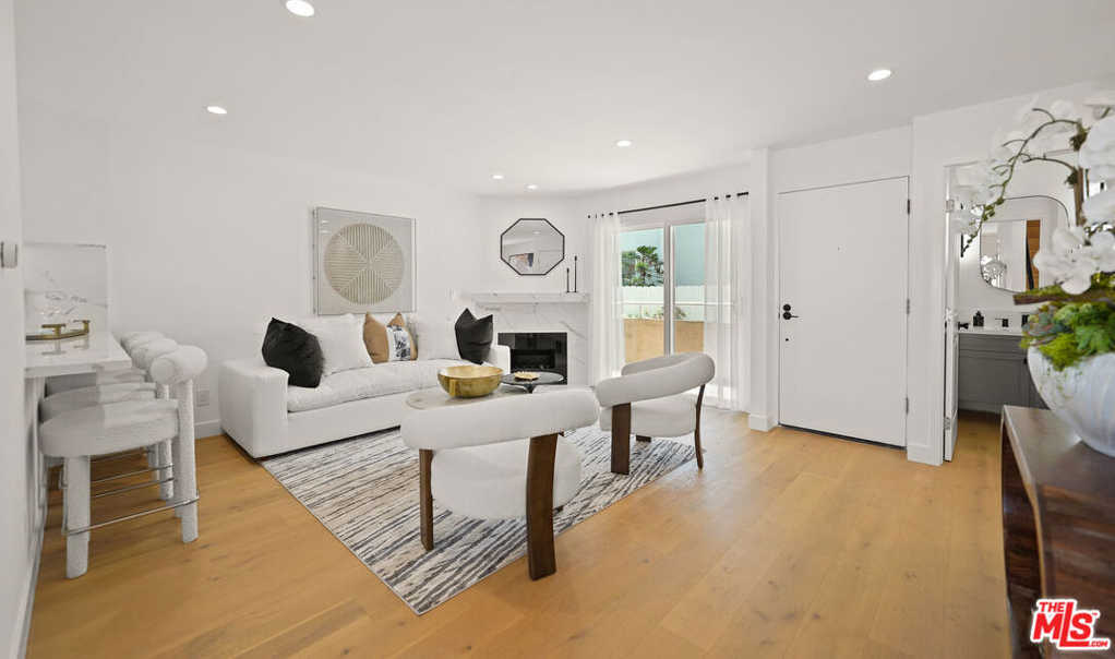 photo 3: 1239 9th Street Unit 4, Santa Monica CA 90401