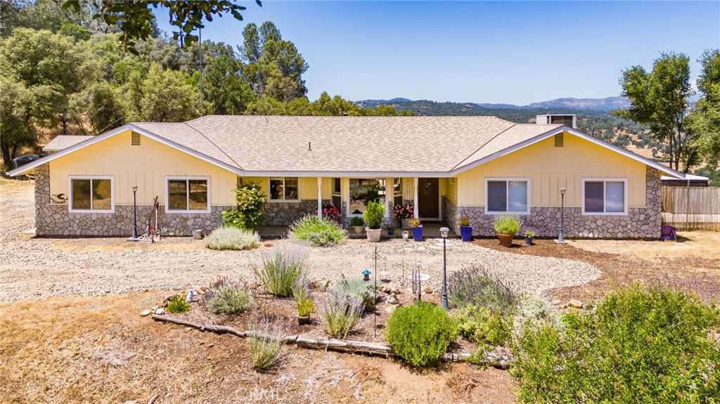 photo 1: 4244 Woodview Lane, Mariposa CA 95338