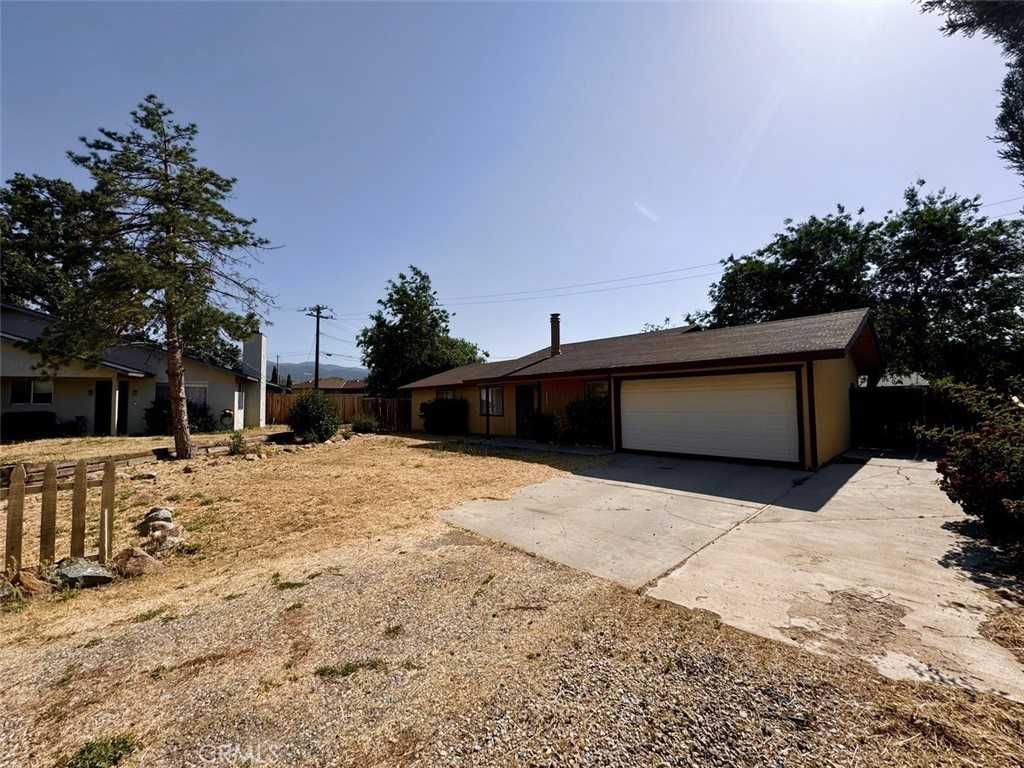 photo 1: 21401 Brook Drive, Tehachapi CA 93561