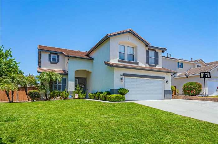 photo 1: 19058 Springbrook Court, Riverside CA 92508