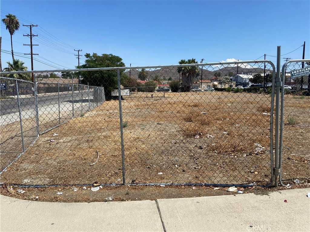 photo 1: 127 W graham Avenue, Lake Elsinore CA 92530