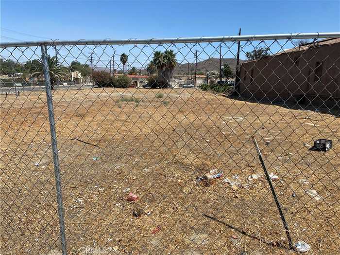 photo 2: 127 W graham Avenue, Lake Elsinore CA 92530