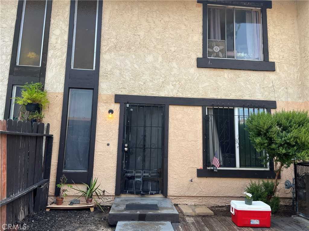 photo 1: 26873 Mossway Street, Highland CA 92346