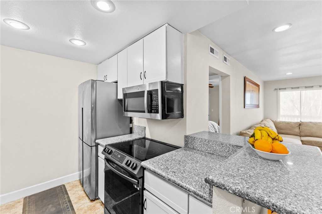 photo 3: 412 N Bellflower Boulevard Unit 310, Long Beach CA 90814