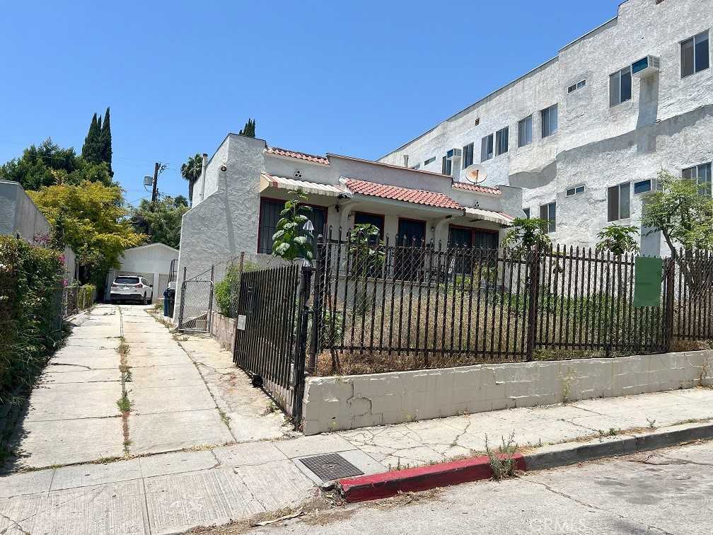 photo 2: 811 N Vendome Street, Los Angeles CA 90026