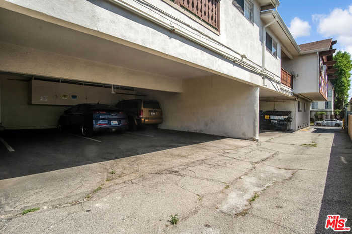 photo 7: 18551 Prairie Street, Northridge CA 91324