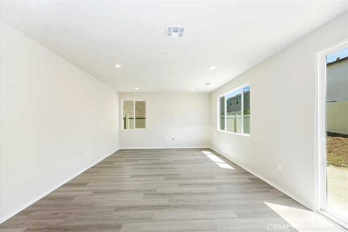 photo 9: 999 Yuzu Way, Redlands CA 92374