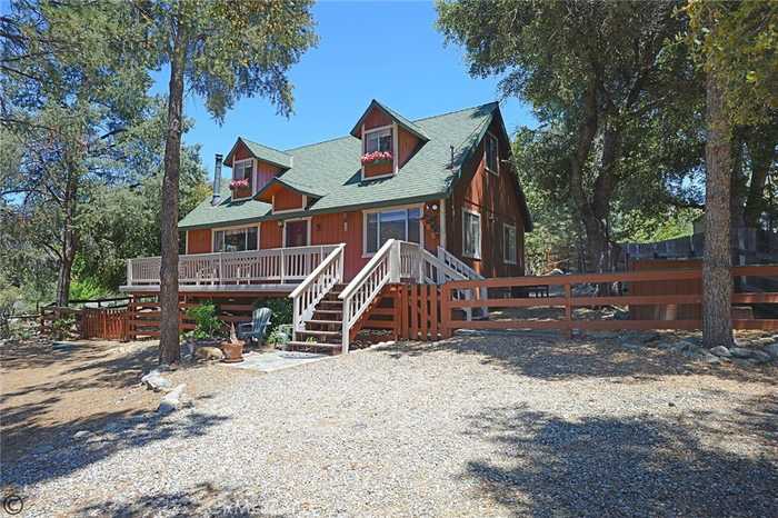 photo 1: 2304 Maplewood Way, Pine Mountain Club CA 93222