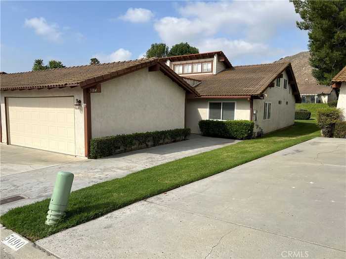 photo 1: 5084 Las Lindas Way, Riverside CA 92505